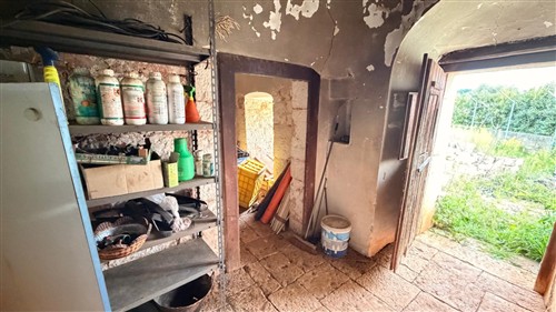 P  R  E  Z  Z  O    R  I  B  A  S  S  A  T  O  -  Corpo di 4 Trulli con 2 depositi